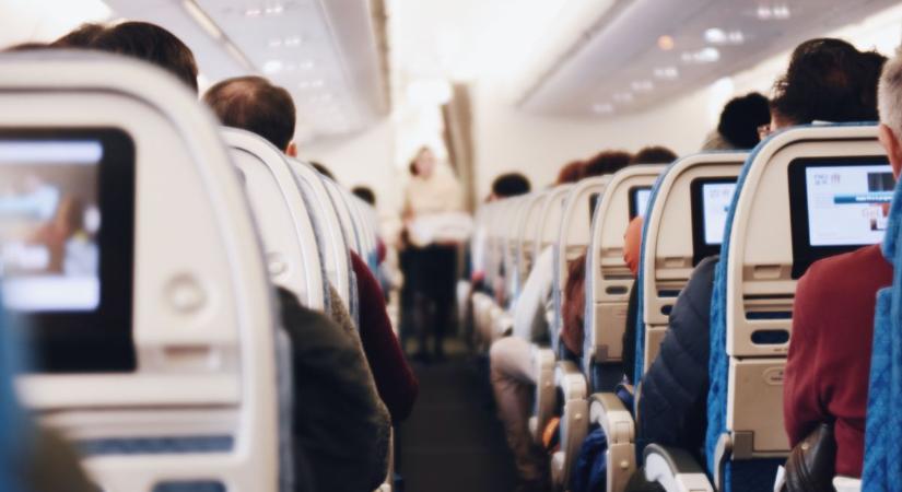 Dráma a repülőn, még csont is törött a brutális légörvény miatt
