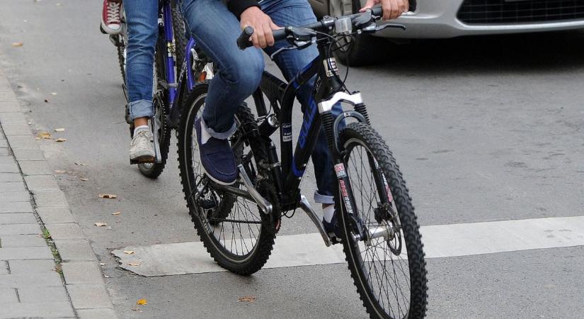 Szerencsétlen megoldás a biciklisáv - vélekedik olvasónk