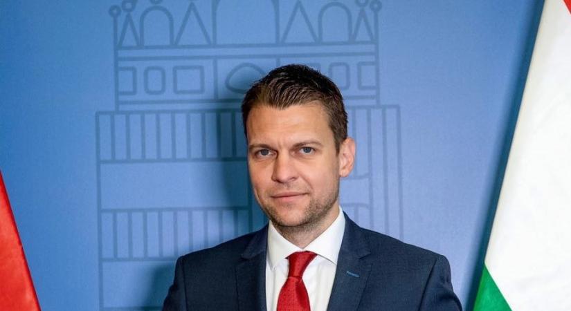 Menczer Tamás: a Fidesz-KDNP adta le elsőként az európai parlamenti választáshoz szükséges 20 ezer aláírást