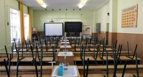 Ingyen szerezhetnek érettségit a korai iskolaelhagyók Kübekházán