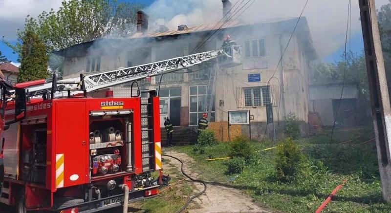 Tűz ütött ki egy községházán – az első emelet beomlott