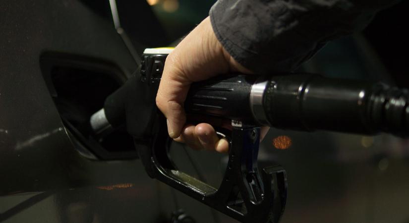 Szerdától csökken az üzemanyag ára