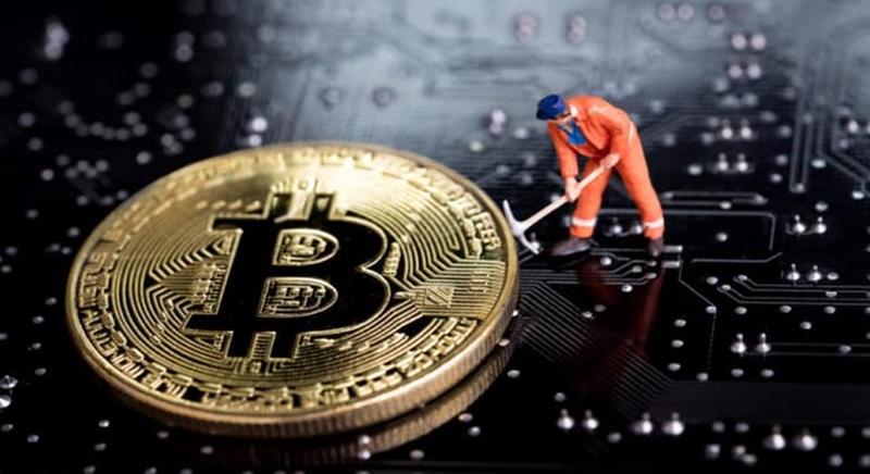 Rekordbevételt értek el a bányászok a bitcoin felezés napján