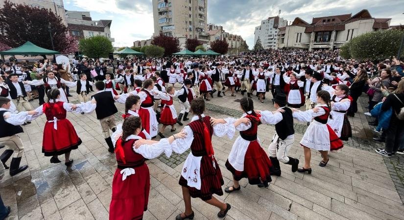 Április 29-én ismét táncosokkal telik meg a marosvásárhelyi Színház tér