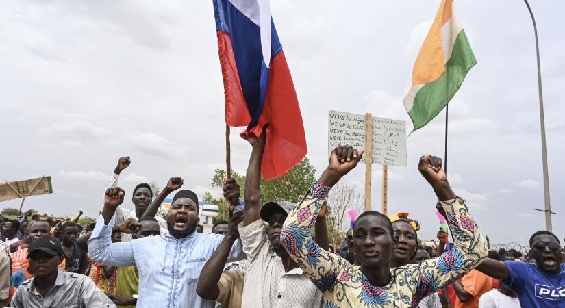 Az Egyesült Államok légibázisát feladva vonul ki Nigerből, miközben az orosz tanácsadók már meg is érkeztek az országba