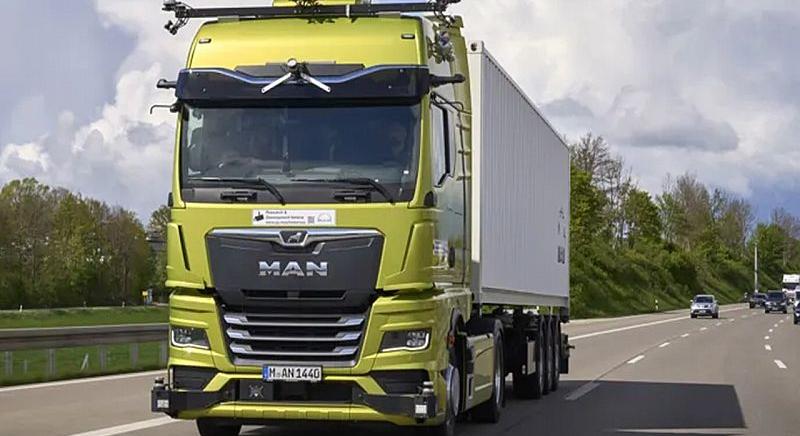 Autonóm teherautót tesztel valódi forgalomban az MAN