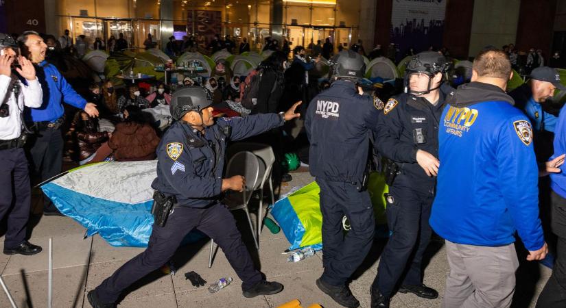 Izrael-ellenes tüntetést oszlattak fel a rendőrök egy New York-i egyetemnél