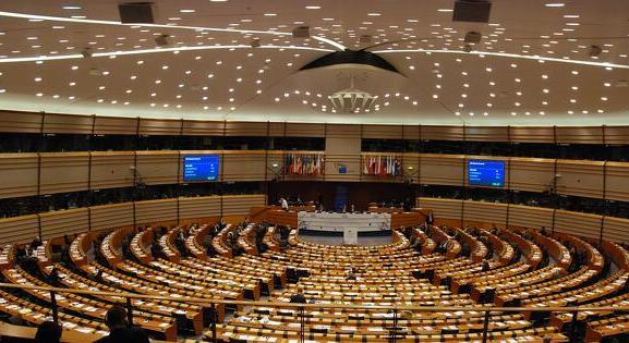 Homlokegyenest másképp látja az EU helyzetét a Fidesz és az Európai Bizottság