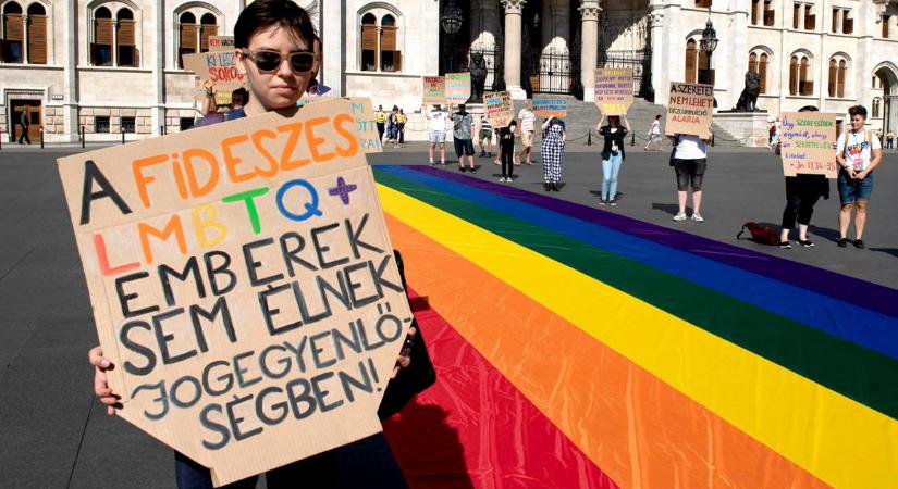 A Budapest Pride felajánlja segítségét a Fidesznek, hogy Magyarországon senkinek ne kelljen úgy élnie, mint Szájer Józsefnek