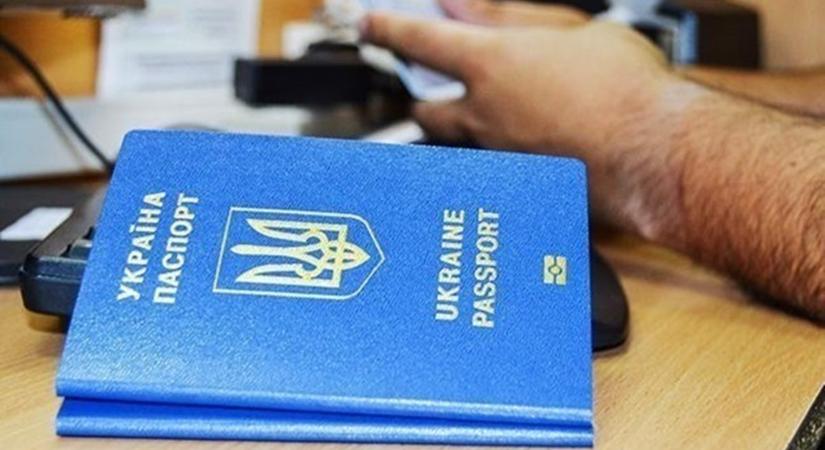 Szünetel az külföldön élő hadköteles férfiak kiszolgálása az ukrán konzulátusokon