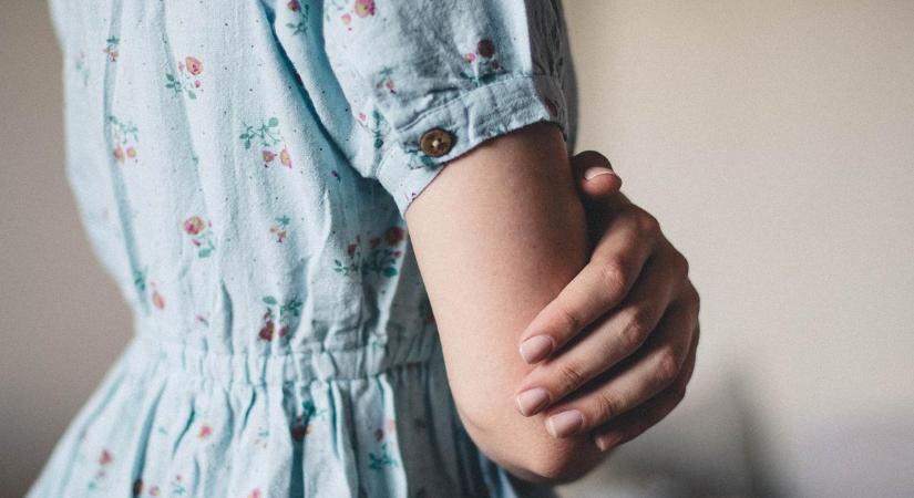 Férfi donortól kapott kezeket egy fiatal nő: hihetetlen változáson mentek keresztül az átültetett végtagok – fotó