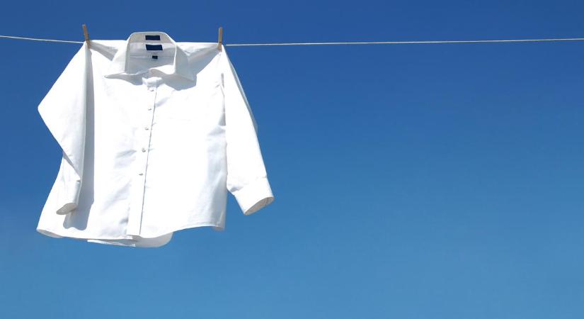 Itt a tökéletes megoldás: pontosan így mosd a fehér inget