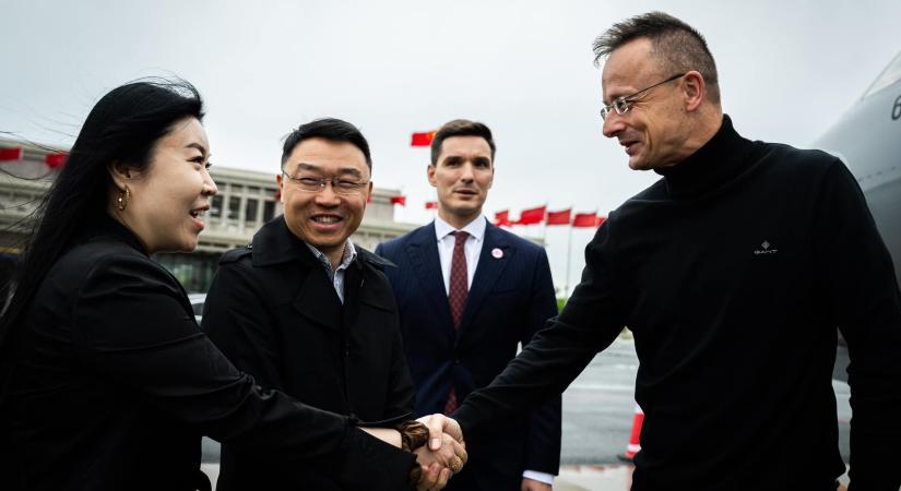 Szijjártó: Hatezer milliárd forintnyi kínai vállalati beruházás zajlik ma Magyarországon