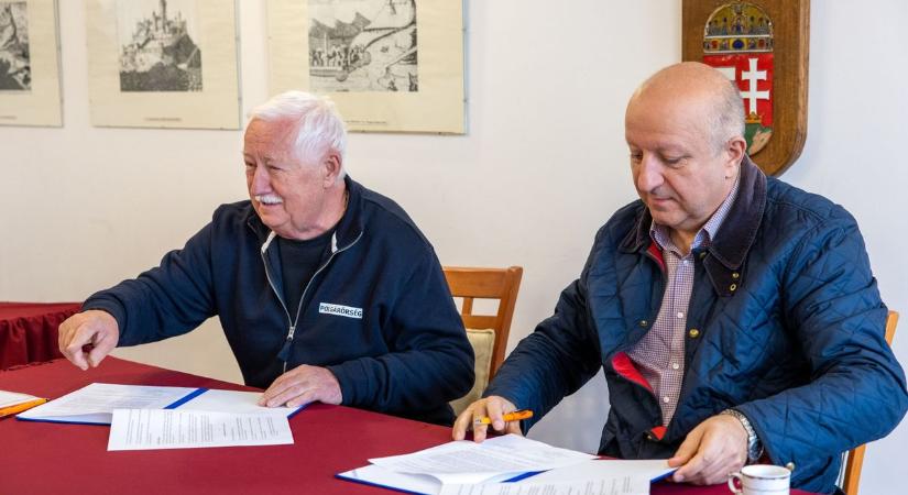 Nógrádon írták alá megállapodást a vármegye illegális szemétlerakóinak felszámolására