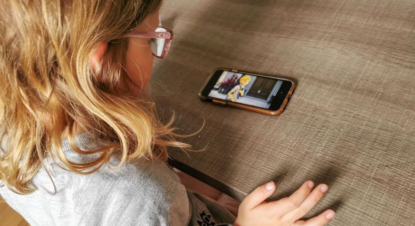 Kutatás: A hároméves gyermekek negyedének van okostelefonja