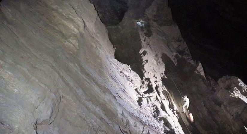 Vészjósló múltja van a világ legmélyebb barlangjának - videó