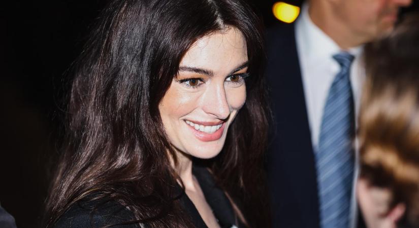 "Undorító volt..." - Ezt mégis hogy? Egy tucat férfival smárolt egymás után Anne Hathaway