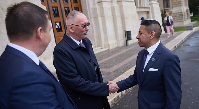 Indiana állam külügyminisztere látogatott el a Debreceni Egyetemre