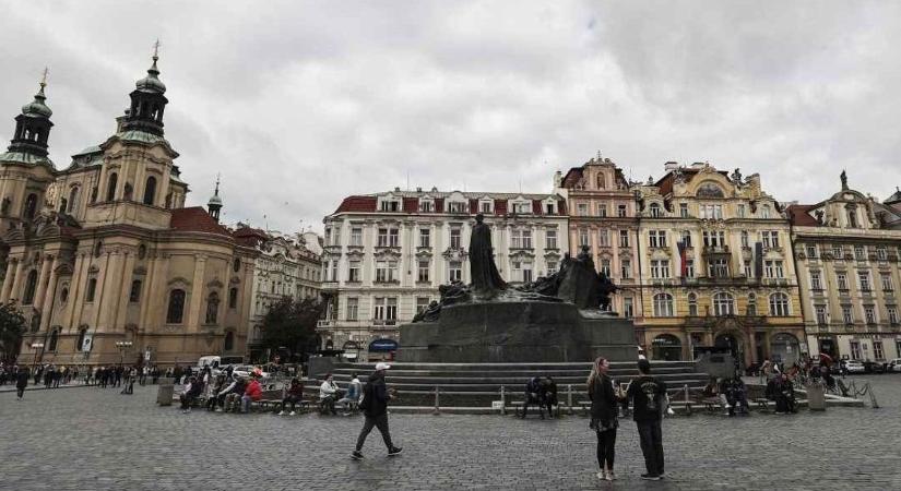 Elegük van a prágaiaknak a turistákból, meglepő dolgot tervez a város