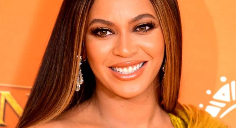Beyoncé videóban mutatta meg milyen csodaszép haja van - így készül az ikonikus frizurája