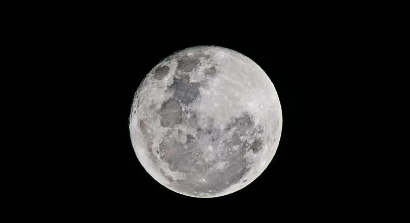 Érdemes lesz az égre tekinteni pénteken: különleges helyzetbe kerül a Hold