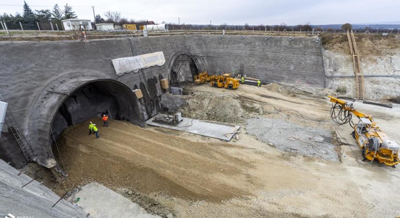 24 órás munkavégzéssel haladnak a kivitelezők Sopron új alagútjával