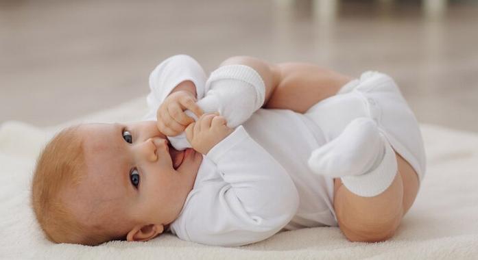 Hogyan fejleszthető a csecsemők csípőízülete?