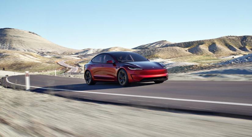 Meglepően kevés pénzért kínál pokoli gyorsulást az új Tesla Model 3 Performance