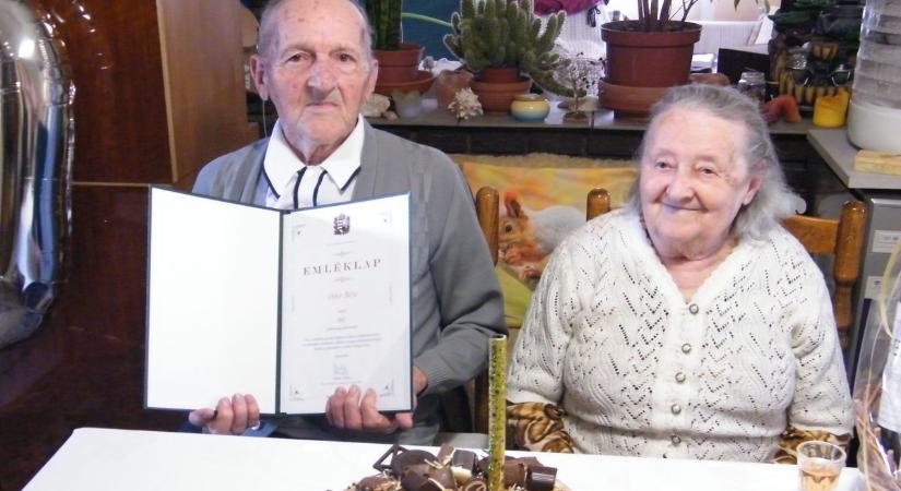 A 90 éves Béla bácsit köszöntötték Sitkén