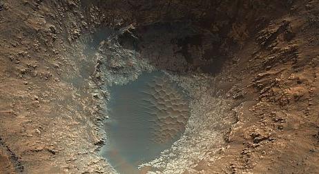 Elképesztő felbontású és szépségű videó jött az egyik marsi kráterről