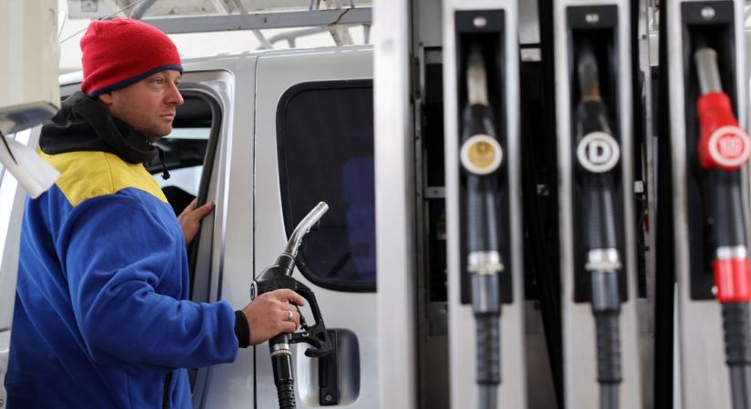 Üzemanyag: Péntektől újabb árcsökkenés, de hogy dönt a Kormány?
