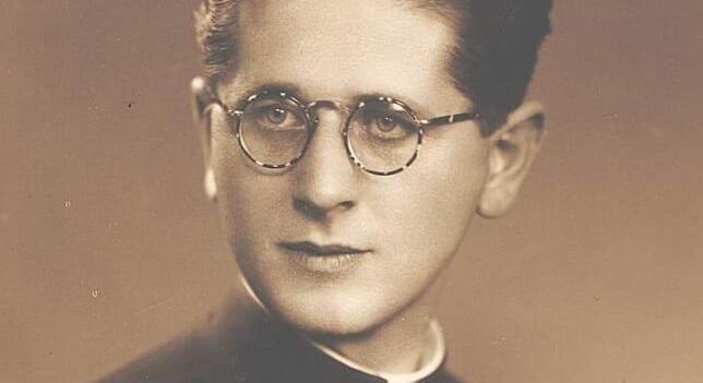A mártírhalált halt ifjú erdélyi pap, akinek évtizedekkel a halála után még mindig friss virág van a sírján