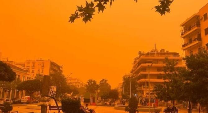 Narancssárgára változott az ég kedden Görögország felett