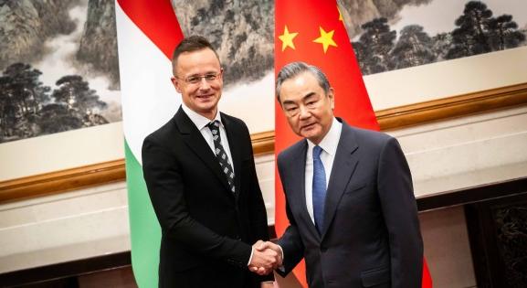 Pekingben vizitált Szijjártó Péter – Budapestre jön a kínai elnök?