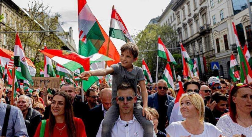 Brutális számokat közölt Magyar Péter: már ekkora a TISZA Párt támogatottsága