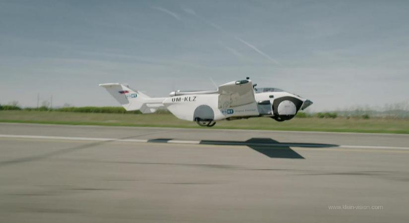 Világhírű zenész próbálta ki első utasként a futurisztikus repülő autót – fotókon az AirCar