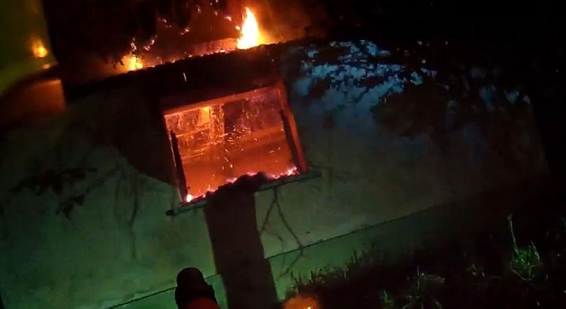 Így égett a családi ház Mélykúton – videóval