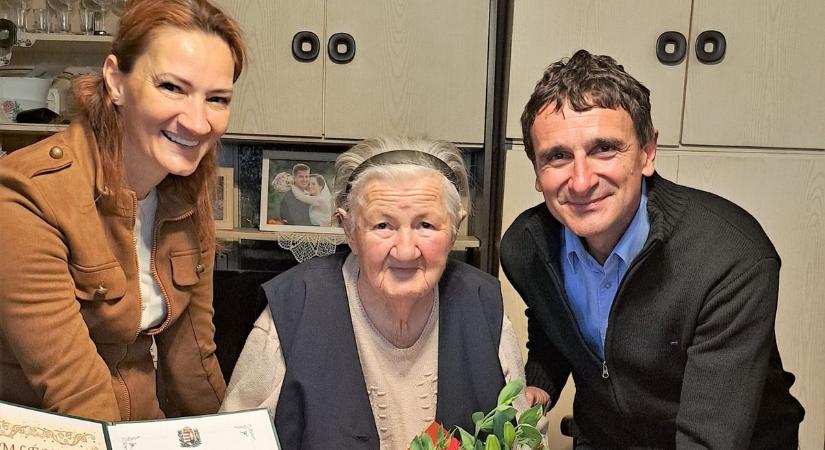 Köszöntötték Pacsán a 90 éves Dancsák Kálmánnét