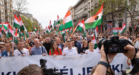 Itt az új kutatás: óriásit szakíthat Magyar Péter pártja