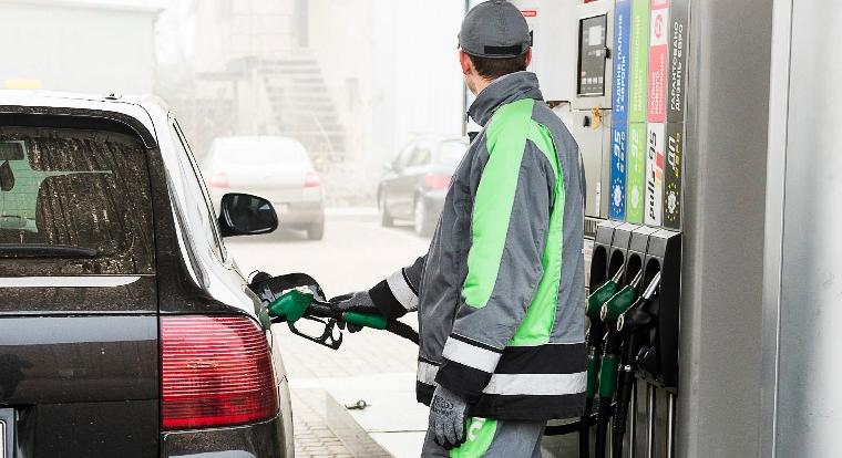 Elege lett a kormánynak, figyelmeztette az üzemanyag-kereskedőket