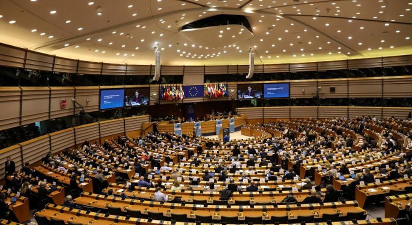 A nőkkel szembeni erőszak ellen fogadott el mérföldkőnek számító irányelvet az Európai Parlament