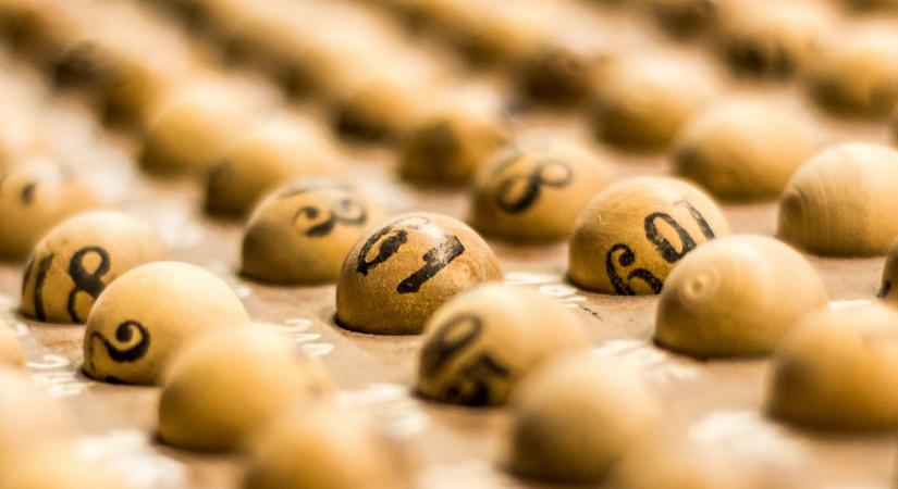 Hihetetlen számokat húztak ki a dél-afrikai lottón, mégis lett húsz telitalálatos