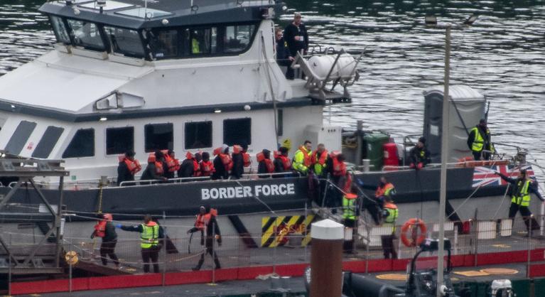 Öt migráns is a vízbe fulladt a La Manche csatornánál, többeket letartóztattak