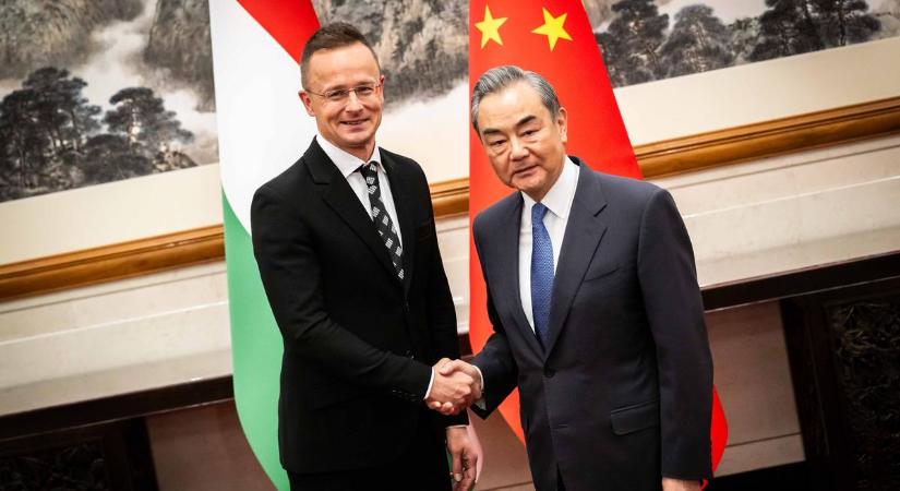 Szijjártó Péter közölte, újabb kínai beruházás érkezik Magyarországra