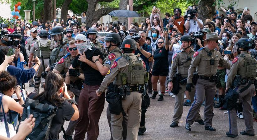 Többeket őrizetbe vettek a rendőrök Texasban az Izrael-ellenes egyetemi tüntetésen - frissül