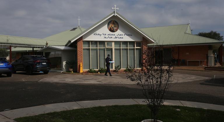 Hét tinédzsert tartóztattak le a sydney-i püspök megkéselése után