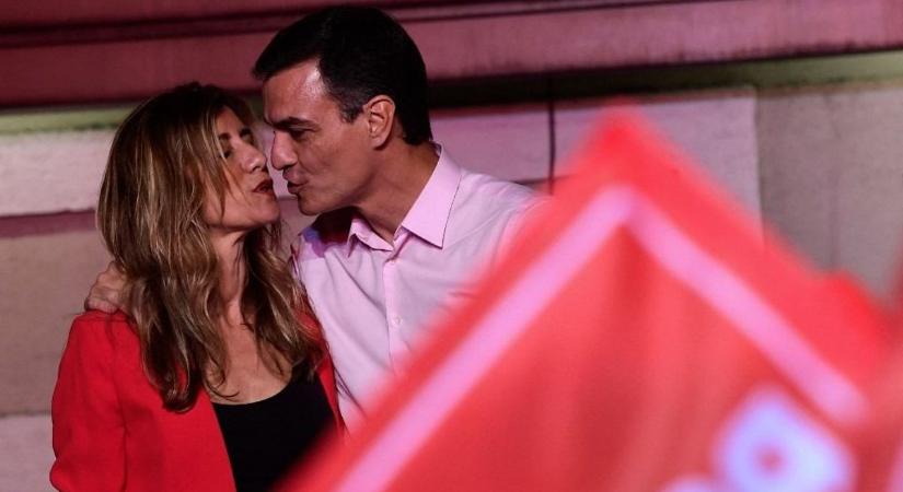 Lemondhat a spanyol miniszterelnök, hogy megvédje a feleségét a politikai sárdobálástól