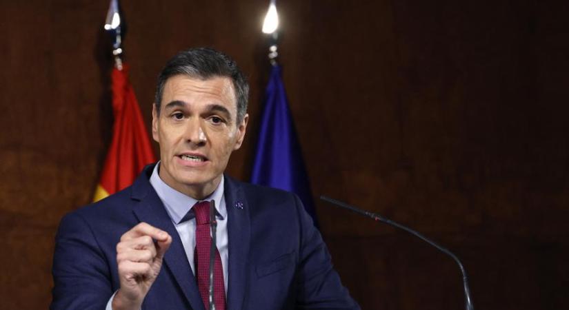 Lemondáson gondolkodik a spanyol miniszterelnök, miután korrupciós vádak érték a feleségét