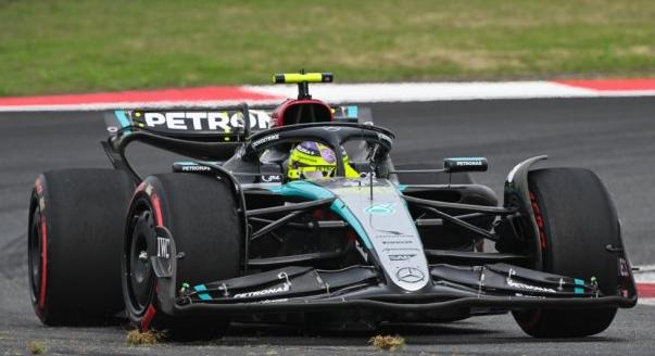 „A mi hibánk is Lewis Q1-es kiesése” – Mercedes