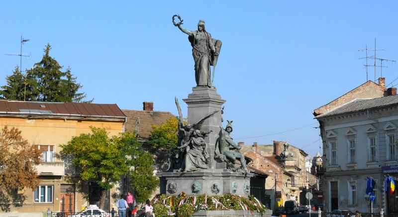 A kiszabadítás: húsz éve avatták újra az aradi Szabadság-szobrot